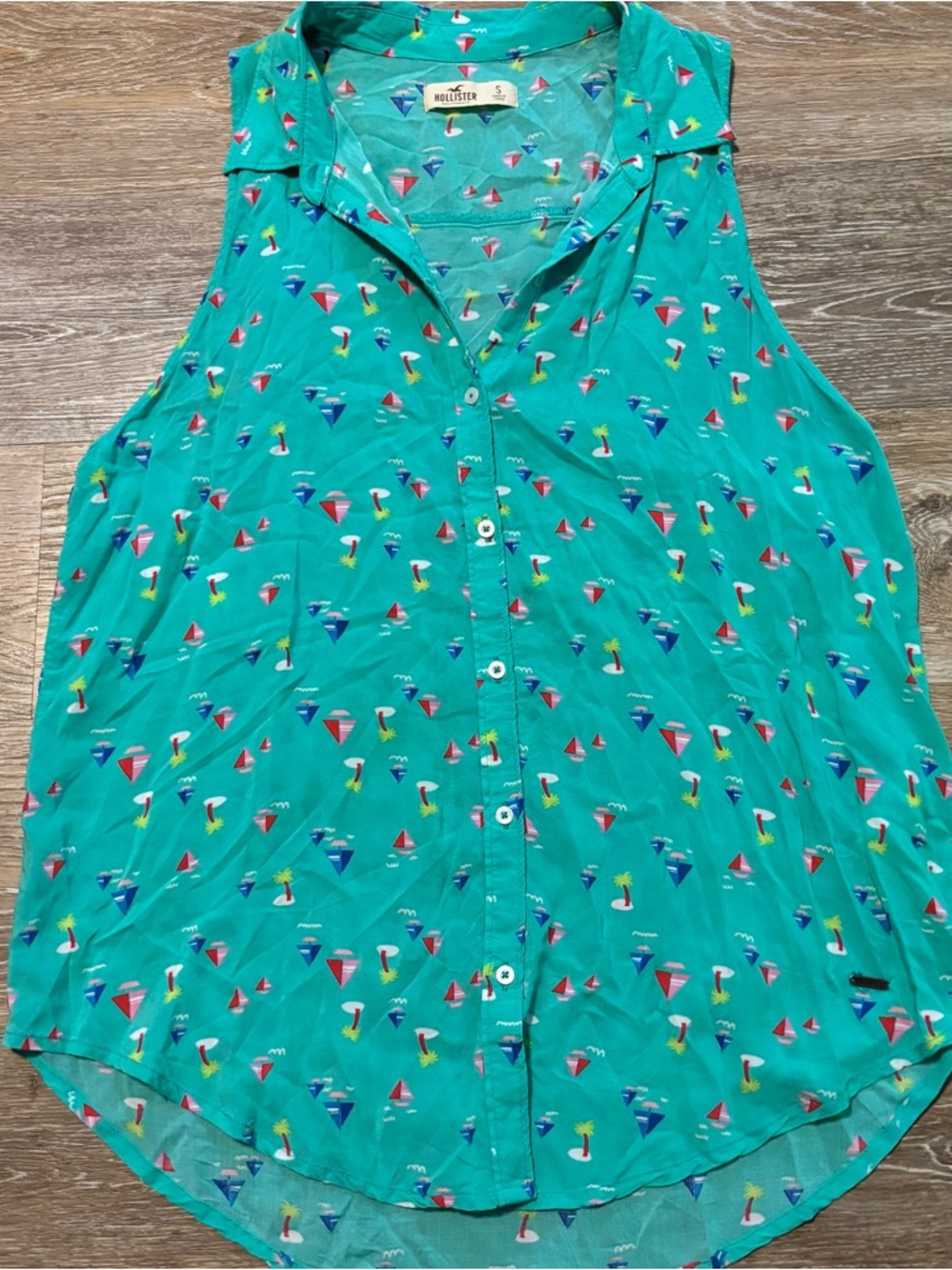 Hollister Teal Sleeveless Button-Up Shirt with Multi-Color Sailboat Print